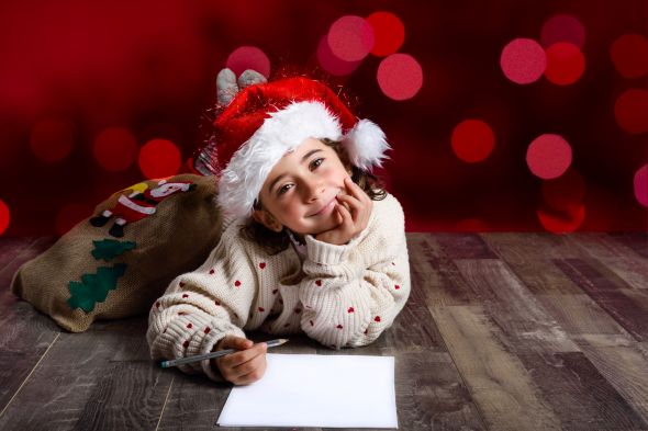 Envoi de lettre au Père Noël par un lâcher de ballons lumineux
